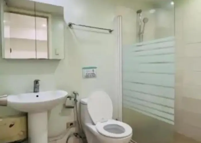 5-mins Sm Aura Cozy 2br Free Parking Apartment