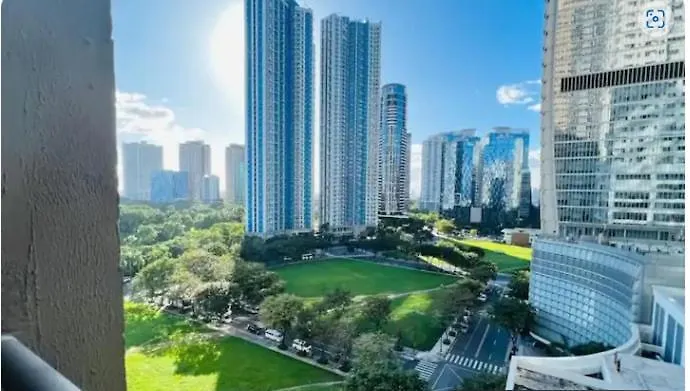 5-mins Sm Aura Cozy 2br Free Parking Apartment Manila