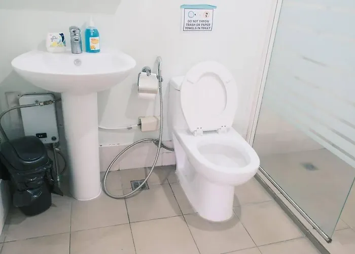 5-mins Sm Aura Cozy 2br Free Parking Manila