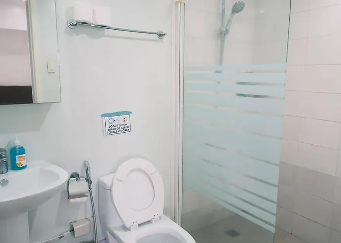5-mins Sm Aura Cozy 2br Free Parking Manila