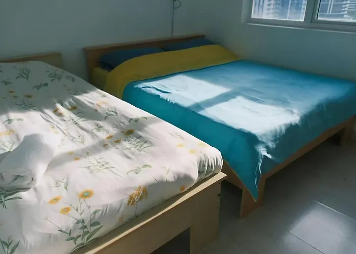 5-mins Sm Aura Cozy 2br Free Parking * Manila